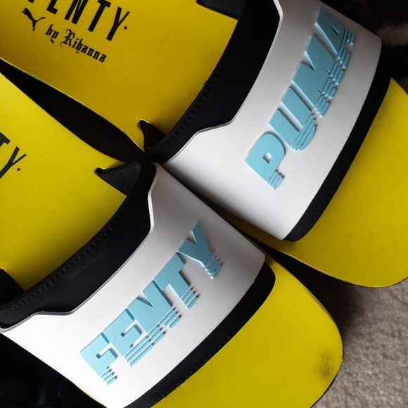 Rihanna‘s PUMA Women's Fenty Surf Sandal - Picture 3 of 8